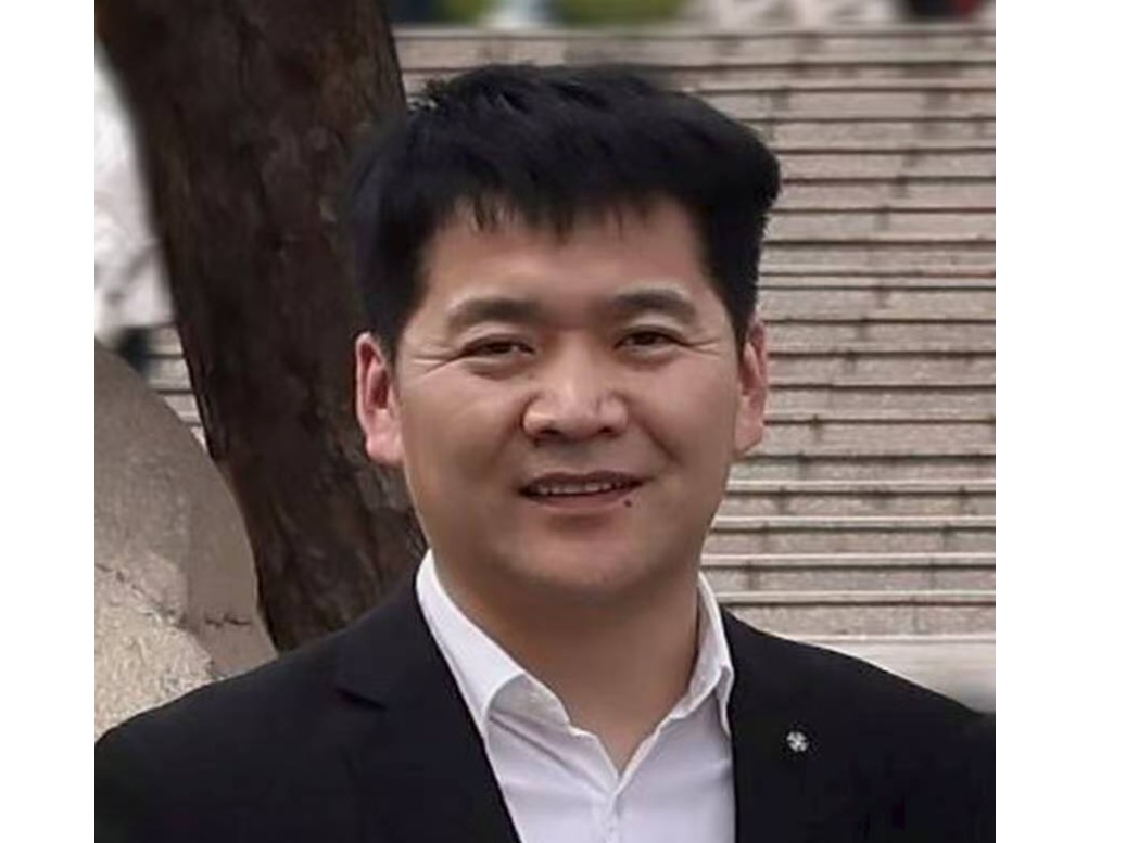 徐  超